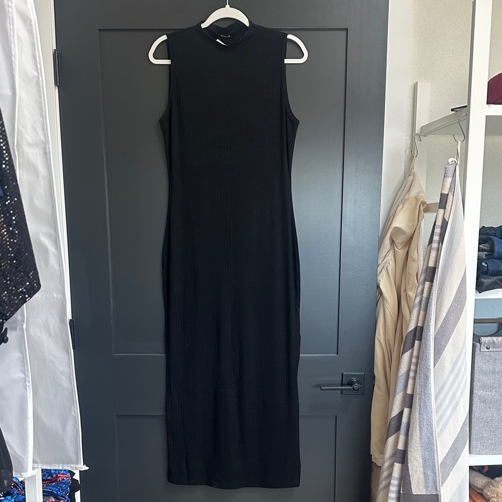 Elegant Black Sleeveless Dress